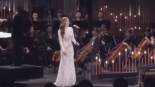 顶级神曲《Victory》罕见现场版，女王般的吟唱，让人震撼。