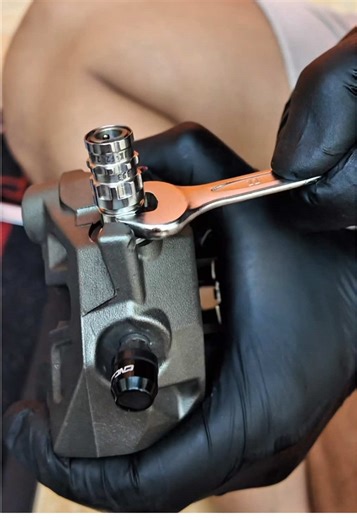 Quick Release Installation on Ducati Hypermotard 950