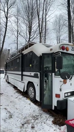 Life Off Grid in a Skoolie #tinyhouse