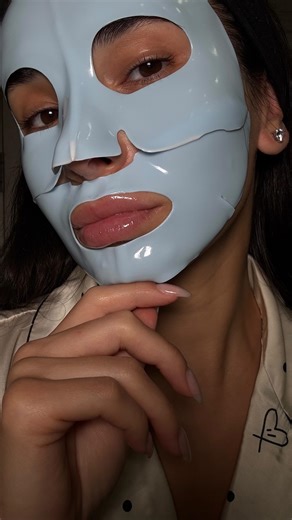 Sarvinoz Abdumannonzoda | Beauty🦋 on Instagram: "Yana raspakovka 🫠❤️ Dr.jart ishlatib kórganmisila?? Fikrilani etila) @bloombeauty_uz raxmat❤️ #unpacking #makeup #cosmetics #girls #beautyblogger"