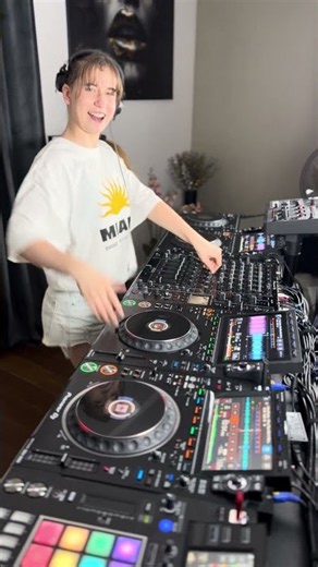 Isn't the PERFECT mix for the WEEKEND? 🔥🎧