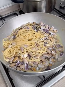 66K views · 712 reactions | linguine Con Telline  | Italian food | Facebook