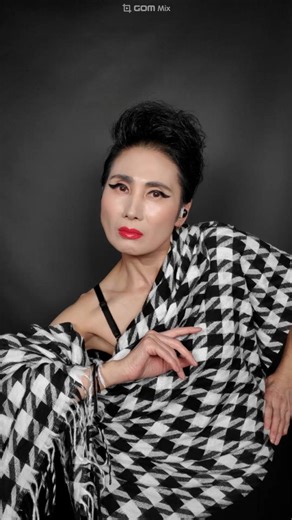 Scarf Flowing Art by Rhea Jung: A Visual ASMR Experience