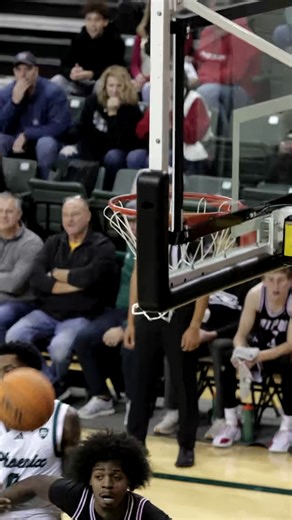 𝙍𝙚𝙩𝙧𝙤 𝙏-𝙎𝙝𝙞𝙧𝙩 𝙂𝙞𝙫𝙚𝙖𝙬𝙖𝙮!! On Dec. 17 at 6 PM, we face UCSB and the first 1️⃣0️⃣0️⃣0️⃣ fans to the Kress Center will get a Bennett-era Retro t-shirt courtesy of our friends at @4imprint! TELL YOUR FRIENDS and get some tix! https://tickets.uwgb.edu/athletics/Online/mapSelect.asp #RiseWithUs | Green Bay Phoenix Men's Basketball