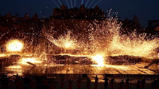 Molten iron fireworks: A starry night symphony