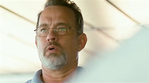 根据真实事件改编而成，4名海盗仅凭一艘破烂快艇就劫持了美国万吨级货轮，最后不得不出动航母编队去营救#菲利普船长#影视解说#我的观影报告