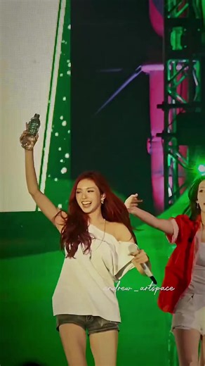 Canny having fun on stageee🥹🥹 ©️ on the video #chiquita #chiquitababymonster #babymonster #imnathacia #fyp