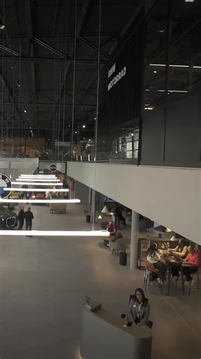 ¡Así se vive el futuro MINI! ‼️ Nuestra embajadora @danielasalazarc_ presenta la primera vitrina Retail Next del país, un espacio diseñado para que sientas la marca como nunca antes. 📍 Encuéntrala en Autogermana – Calle 127B #7-15. 🚘 Ven a conocer nuestro nuevo portafolio MINI y explora lo que está vitrina tiene para ti.🔥 Te esperamos. #minicolombia #biglove #minilatam #nicetomeetyouagain #mini | MINI