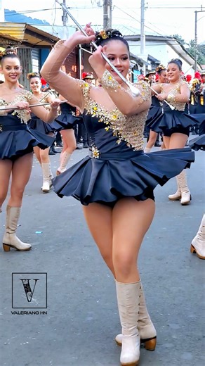 Bellísima cachiporrista de Banda Musical Berlín de El Salvador muy talentosa Julissa #viralpost2025 #music #bandas #bandamusical #beautiful | Miguel Valeriano HN