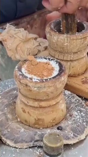 The process of making delicious cakes using special molds