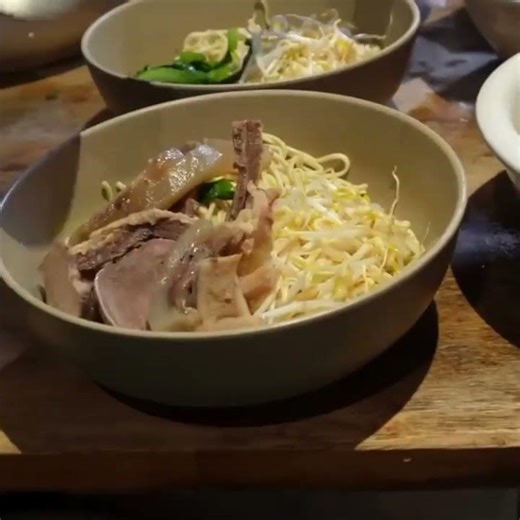 $5 Beef Bone Broth Noodle Soup in Phnom Penh 🇰🇭🔥