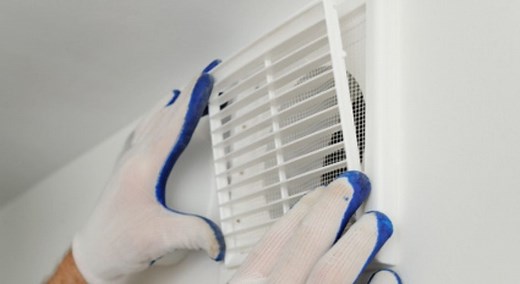 9 erreurs à absolument éviter quand on nettoie sa VMC