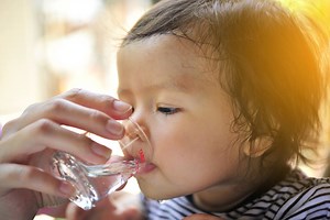 Expert's warning over the dangers of giving babies water - Netmums