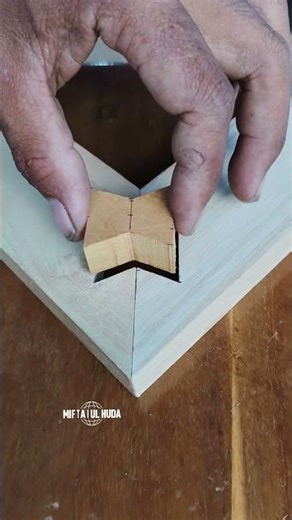 how to make dovetail locking joint in corner #diy #woodcraft #tricks