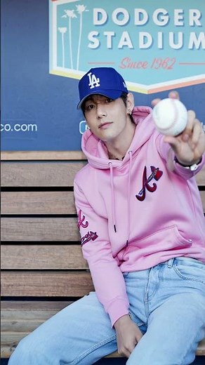 MLB Classic Chenille Pink Atlanta Braves Hoodie | Stylish Team Apparel for USA Fans