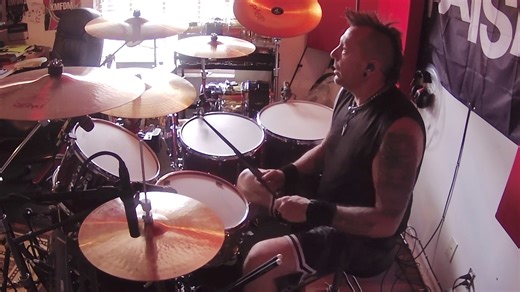 A quick last run through the set yesterday before leaving for rehearsals on Saturday, this is it folks, we're off!! See y'all on the road through March!!! (I hadn't warmed up before playing this and my hand cramped up for a minute!) Yamaha Drums Paiste Cymbals Ahead Drumsticks & Accessories Big Bang Distribution PreSonus Studio One Aquarian Drumheads PreSonus sE Electronics KMFDM Lucia Cifarelli Andee Black Sascha Konietzko Andy Selway drums #drummer #drumming #drums #drummersofinstagram #drumme