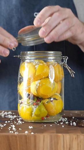 750K views · 3.7K reactions | Citron Confit - Beldi - Msir  Ingrédients : des citrons et du gros sel  C’est une méthode utilisée dans le monde entier à quelques variantes près mais c’est surtout une recette emblématique de la cuisine marocaine  C’est aussi un de mes condiments préféré, il y a mille choses à faire avec. Je vous recommande vivement d’essayer à la maison !! Bon app  | Au Bord De l'Assiette | Facebook