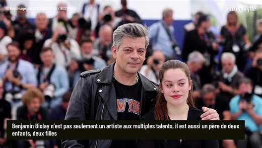 Benjamin Biolay est le papa de 2 filles (Anna et Louise) qui ont une grande différence d'âge : "Malgré ces années d'écart, elles partagent..."