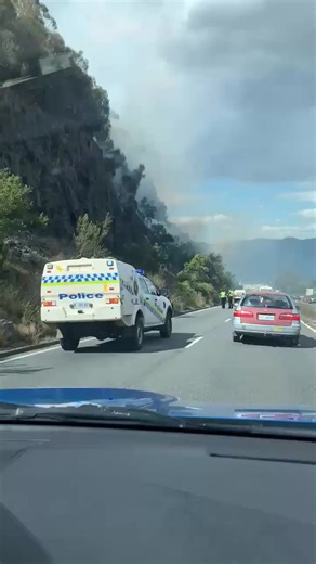 🚨BREAKING: Watch out those on the Southern Outlet. Emergency services are responding to a vegetation fire just before the Tolmans Hill turnoff on the Southern Outlet first reported at 4pm. | The Mercury Newspaper