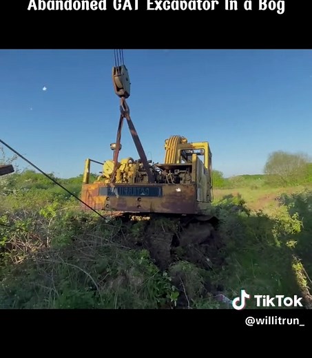 WILL IT RUN ABANDONED EXCAVATOR SITTING MANY YEARS IN A BOG?#restoration #willitrun #recovery #old #engine #tractor #repair #tiktok #fyp