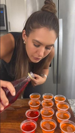 🌅Tequila Sunrise Jello Shots! #jelloshots #jello #jelloshotrecipe #jelloshot #bartender