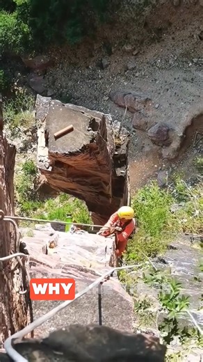 Why Experts Break Rocks on Purpose 🏔️⚒️ On busy climbing routes, rock sections weaken from drilling and natural erosion. To prevent dangerous rockfall, specialists inspect the area and remove loose pieces before they can hurt climbers. It’s a crucial safety step that saves lives. Credits : mychinatrip, /IG @alpyildizicomtr, /YT #ClimbingSafety #MountainCare #AdventureFacts | WebEye News