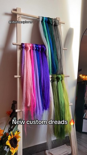Custom Dreads: Vibrant Colors for a Unique Style