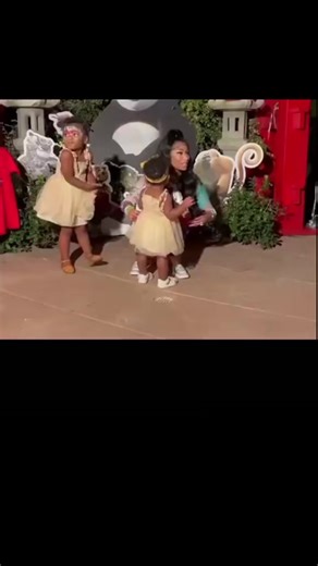 NICKI XPAPA BEAR 🤎🧸🎀😩 @Nicki Minaj She is so cute😭🥹❤️‍🩹 . . . . . #nickiminaj #papabear #thequeen #fy #tiktok