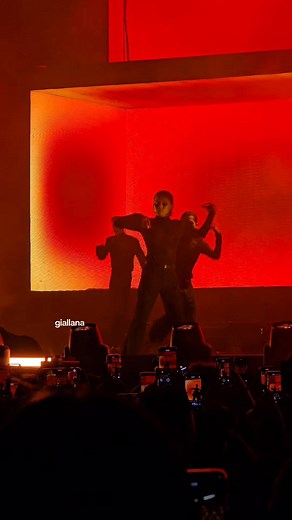 29K views · 1.2K reactions | Jackson Wang performs intro song: Access. ---------- JACKSON WANG's MAGIC MAN 2 WORLD TOUR 2025 - 2026 in Manila Concert at the Smart Araneta Coliseum Presented by: IME PH #JacksonWang #magicman2worldtour #王嘉尔 #잭슨 #JacksonWangInManila | Gia Allana | Facebook