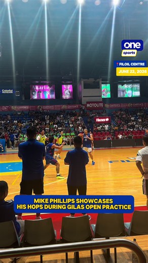 NAGPAKITANG GILAS SI MOTOR MIKE 🙌 Mike Phillips showcased his wares for Filipino fans ahead of his first FIBA assignment as Gilas Pilipinas prepares for the FIBA World Cup Asian Qualifiers Window 3. | via Maureen Muarip/One Sports #GilasPilipinas #FIBAWC