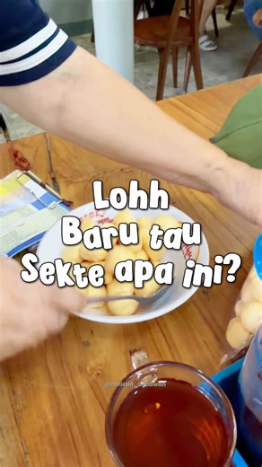 Aliran apa lagi ini? Sekt3 apaan makan kerupuk begini caranya? Hmm #shorts