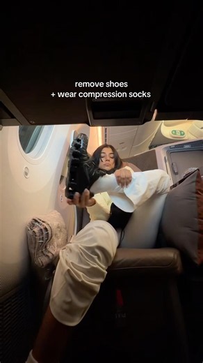 how to be your most comfortable on a long haul flight #longhaulflight #sq #singaporeairlines #grwm