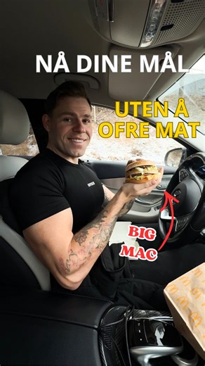 OSCAR JOHANSEN - ONLINE COACH on Instagram: "🍔 Ja! dette er en Big Mac. Og nei, den ødelegger ikke fremgangen min💪🏼 Det mange mislykkes med er ikke treninga, Det er tankesettet. Hvis du tror målene dine nås ved å ❌ kutte alt du liker ❌ leve på “perfekt” kosthold ❌ jage raske løsninger da varer det aldri! 💡 Resultater kommer av balanse, ikke ekstremisme. Fitness handler om livsstil og ikke en 8 ukers quick fix! Du skal kunne ✔️ spise vanlig mat ✔️ nyte livet ✔️ fortsatt bygge en kropp og hels