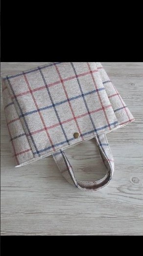 A tote bag with an easy-to-make gusset