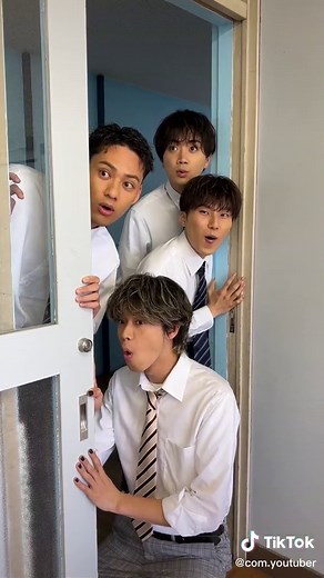 水グミ × コムドット | 透明感溢れる新商品のプロモーション