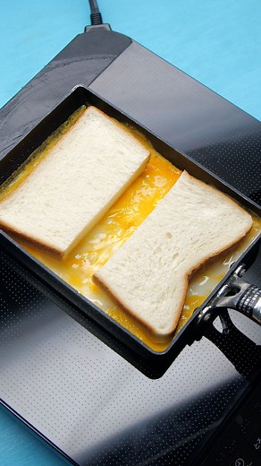 Tasty Japan-人気No.1簡単料理・幸せレシピ on Instagram: "@tastyjapan 👈他のレシピもチェック！ 【このやり方、知ってる人いる？】具材をのせて折りたたむだけ！ レシピが知りたい方はプロフィールのリンクをクリックしてね♪ === Grilled Sandwich Servings: 1 INGREDIENTS 1 teaspoon vegetable oil 2 eggs (beaten) 1 slice white bread (cut into halves) A Lettuce, as needed 1 cheese slice 1 tomato slice Tuna salad, as needed PREPARATION 1. Pour the beaten eggs into the Japanese egg pan (square pan, aka Tamagoyaki-ki) coated with oil. 2. When eggs are getting set, place the bread and flip. 3. Pl