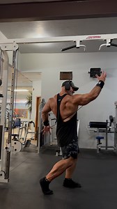 Name this shoulder exercise 👇 🧐 3/4 twisting back shot cuffed front raise? anyways felt cool and got a good pump!!! | Antoine Vaillant