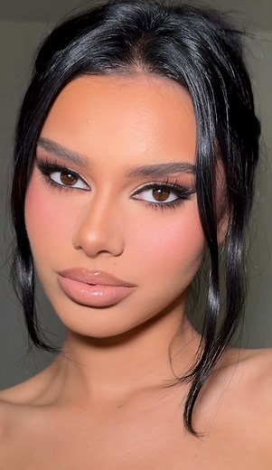 Glamorous Makeup Looks with Gjeneta
