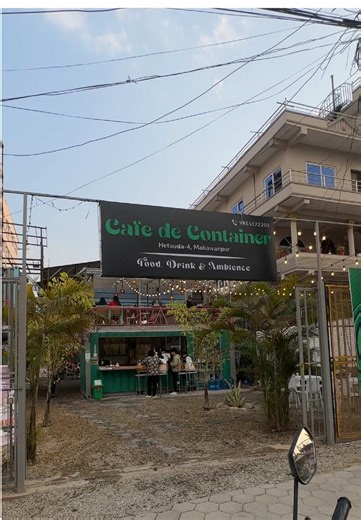 Experience Cafe De’ Container: Food, Drinks, and Live Music