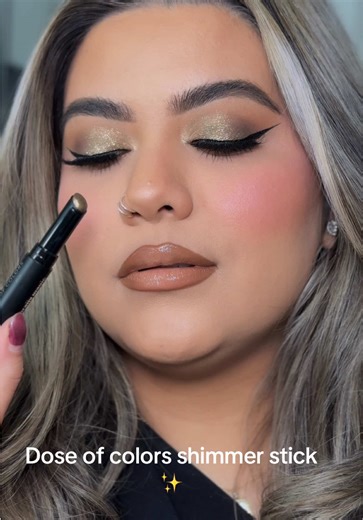 These @DoseofColors shimmer sticks have no fall out and have the most beautiful finish ✨ Using shade “sunset” #doseofcolors #shimmer #shimmerstick #eyeshadowlook #makeuplooks