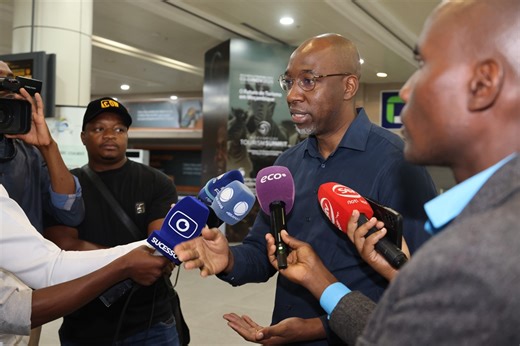 Mozambique: Minister visits Maputo airport, promises lower air fares – Watch