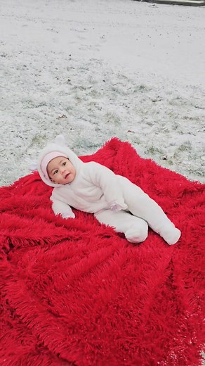 21K reactions · 29 shares | first snow of the season in my place  winter is here ❄️❄️☃️ 略 #indianswedishfamily #snow #winter #sadrivlog #nagpurireel #beautiful #baby #cute | Viva Chickbaraik | Facebook