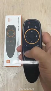 Marre de jongler entre 3, 4, 5 télécommandes ? Voici le Remote Fly Air Mouse universel 2,4 GHz : - Mouvements aériens gyroscope pour pointer dans l’air - Commande vocale intégrée - Fonction apprentissage IR : remplace vos anciennes télécommandes - Compatible TV intelligente, box Android, PC, media centers Contrôlez tous vos appareils depuis un seul outil élégant et intelligent. | Achat Intelligent