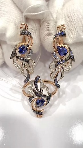 Exquisite Jewelry Set Featuring Gold and Silver Pieces