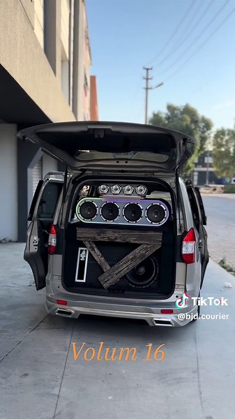 #vibeaudio #vibe #keşfet #keşfetteyizzz #izmir #izmir35 #courier #ford #tourneocourier #tourneo