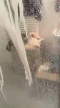 🚿 Ta paroi de douche est couverte de calcaire ? Voici une astuce simple 👇