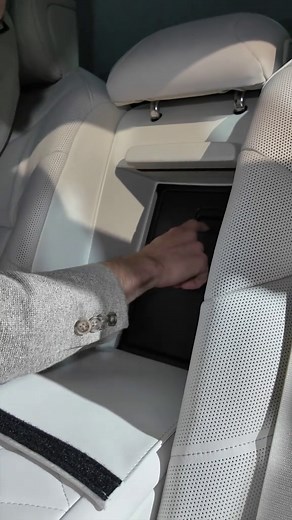 💡REVEAL of the new BMW 7 Series facelift! New front grill and double kidney, new rear, completely new interior with the Neue Klasse design from iX3 and i3, and updated engines including the electric i7 for BMW’s flagship. #bmw #BMW7series #bmw7 #bmwi7