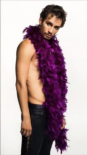 Klaus Hargreeves (Robert Sheehan) From Umbrella Academy TV Series