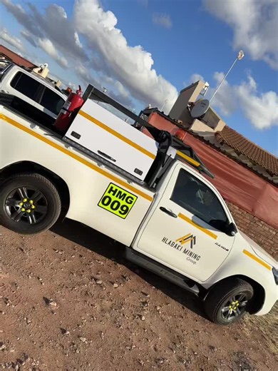 Field Service on Heavy Mining Equipment, Maintenance and breakdown. We will equiped to reduce equipment (Excavators, FEL, Dump Trucks, rigs, Dozers, Trucks, and LDV’s) downtime offering a 24-7 call-out service. For all enquiries: info@hlabakimining.co.za Tel: 0530502234 #hlabakimining#Mining#Fieldservice#HeavyMiningEquipment#Trucks#LDVs#Dieselmechanic