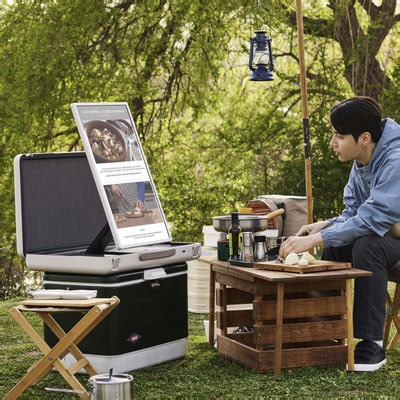 A Battery-Powered Touchscreen Monitor in a Briefcase  - Core77